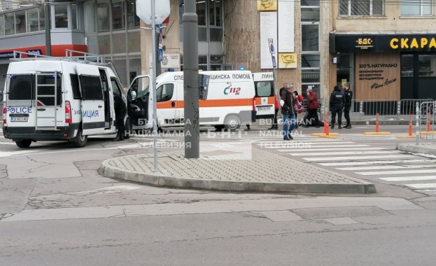 Възрастна жена е блъсната от таксиметров шофьор на пешеходна пътека