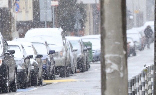 Към момента се извършват обработки със смеси срещу заледяване във