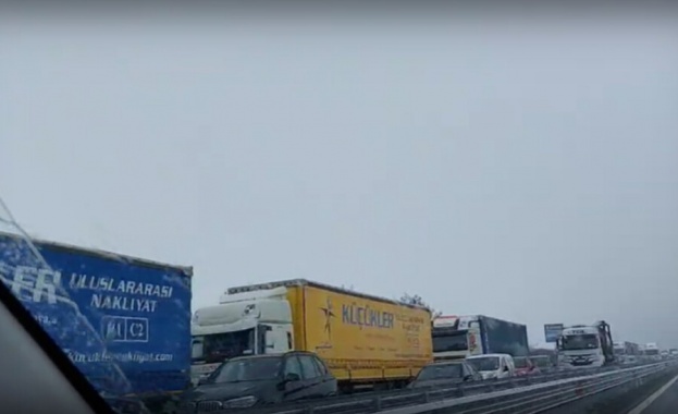 Катастрофа блокира движението при 168 км на АМ Тракия в