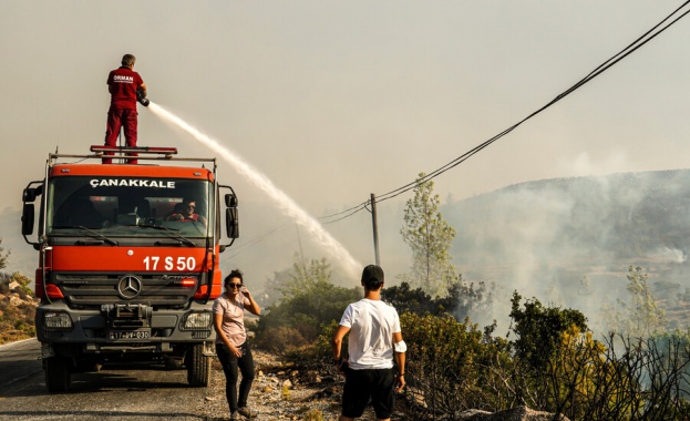 Шест специализирани машини и огнеборци от Република Турция се включиха