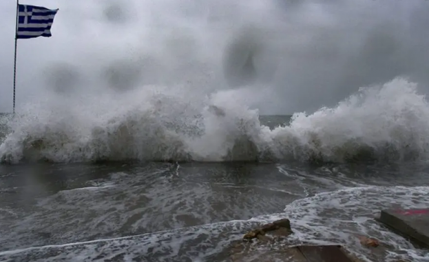 Гръцките власти предупреждават за очакван от днес силен циклон със