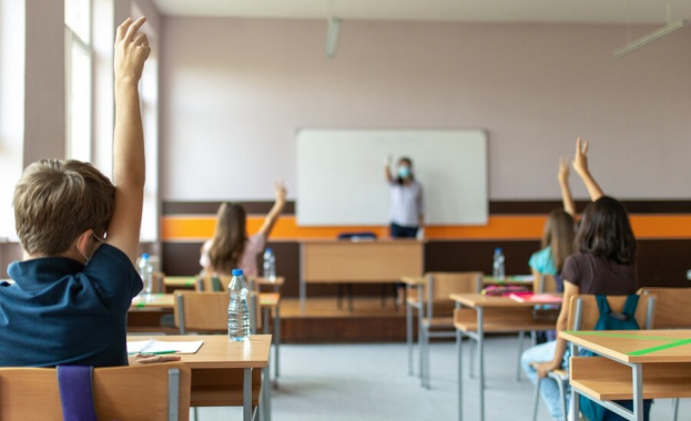 Областният оперативен щаб в Бургас реши учениците от 1 4 клас