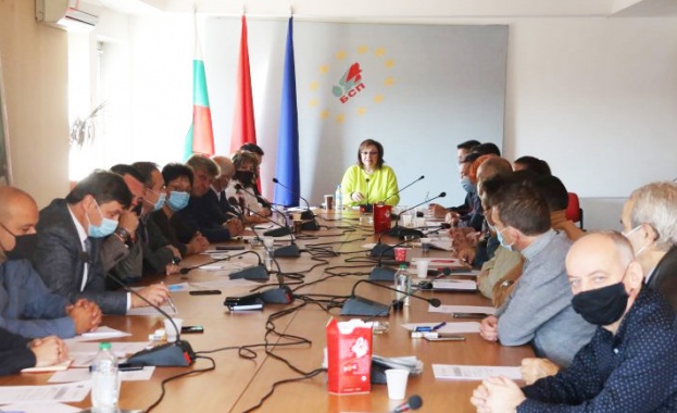 Членовете на Изпълнителното бюро на БСП народните представители и министри