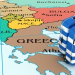 1/3 от гърците твърдят, че едва свързват двата края