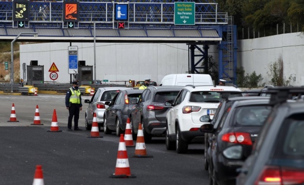 Гръцките власти отмениха допълнителното изискване за тест за COVID 19 за