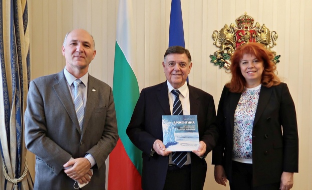 Вицепрезидентът Илияна Йотова прие на Дондуков 2 Гийермо Кармона