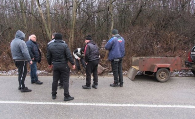 Елен се блъсна в училищен автобус тази сутрин в Русенско