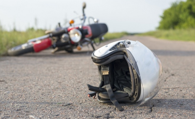 Моторист загина в катастрофа на пътя Бургас кв Долно