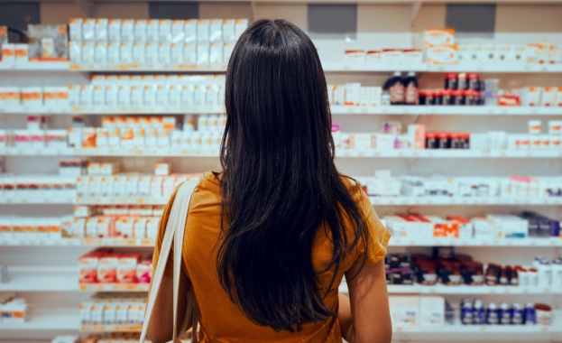 Жена открадна кутия за дарения от аптека в Русе Това