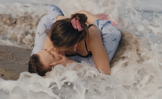 Новият хитов сериал на БНТ комедийната драма Аз и моите