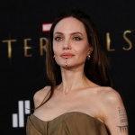 Обичаме, не когато намерим съвършения човек...