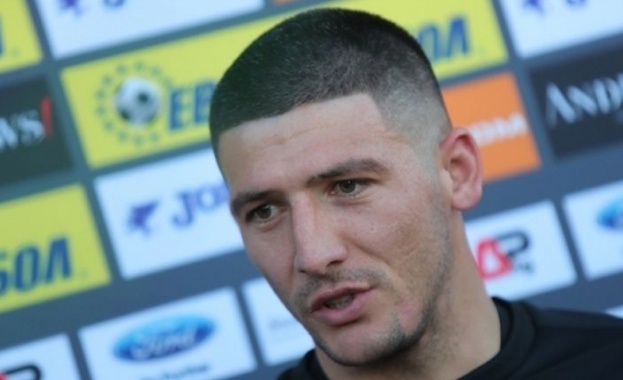 Камен Хаджиев официално е футболист на Пакхакор Защитникът парафира с