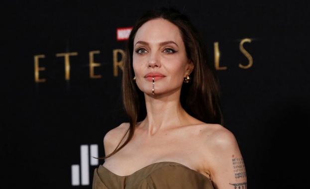 Холивудската звезда и активист Анджелина Джоли с емоционален апел в