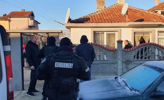 Мащабна акция в Карнобат Рано тази сутрин спецекипи са блокирали