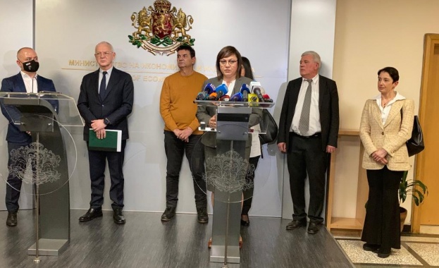 Настояваме да се увеличат като процент и като средства парите