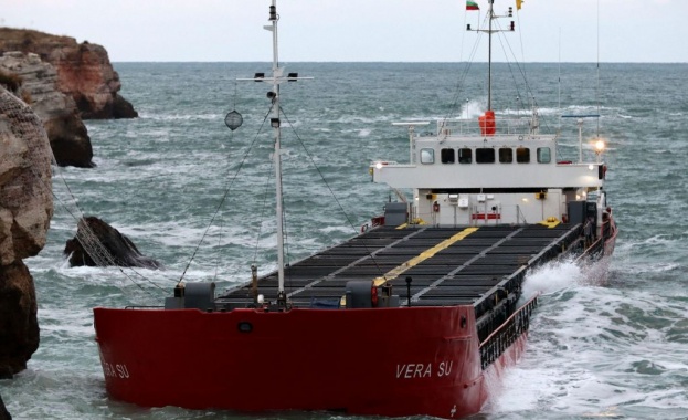 Моторният кораб Вера Су е продаден на търг днес Това