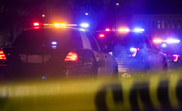 Неизвестен въоръжен с нож мъж рани 11 души в американския