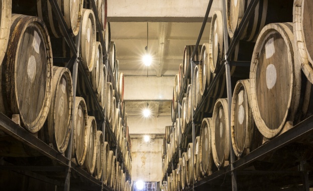 Липси на 319 241 литра бели и червени вина установиха