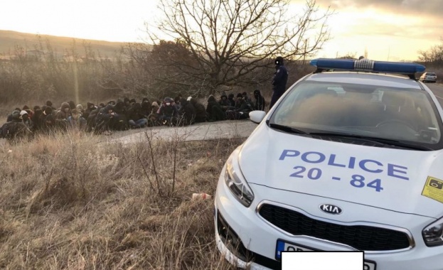 Турските власти са открили група от 81 нелегални мигранти, укривани