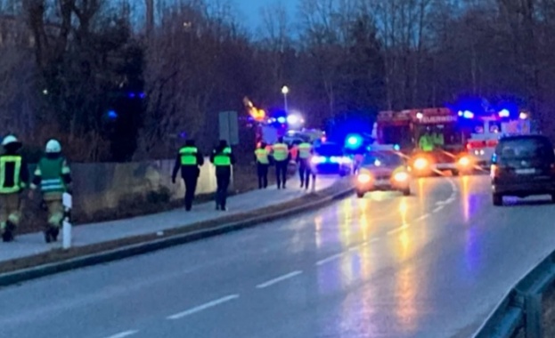 За един убит и най малко 30 ранени при влакова катастофа