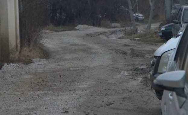 Зрителски сигнал до bTV за унищожена улица в столичния квартал