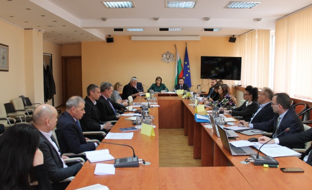 Вицепремиерът и министър на икономиката Корнелия Нинова откри първото заседание