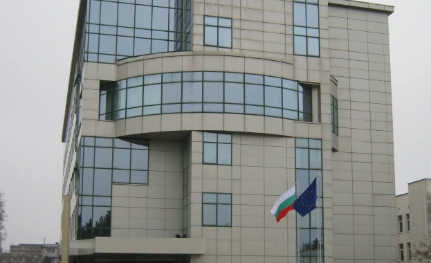 Близо 180 000 фирми и еднолични търговци обявиха доходите си