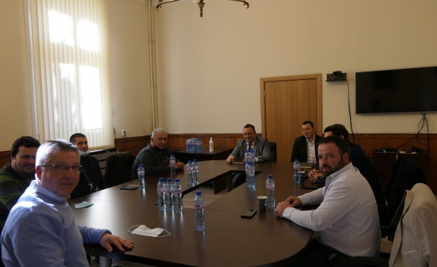 Заедно ще намерим начините за решаване на проблемите в сектор