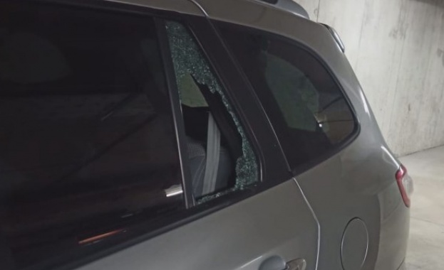  Зрителски сигнал: Крадци разбиват коли и крадат в подземен паркинг в София