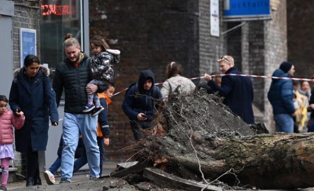 Поне 16 са жертвите на бурята Юнис в Европа
