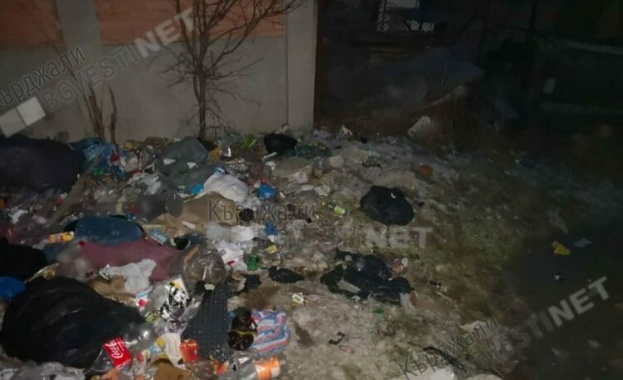 Сметища никнат около магазините в кв Боровец като сметосъбиращата фирма