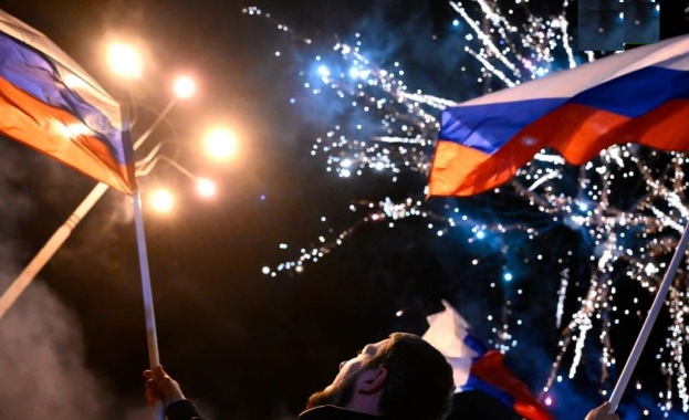 Фойерверки избухнаха в небето над Донецк след решението на руския