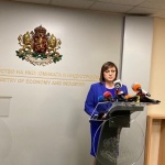 Нинова: Няма износ на оръжие от България за Украйна