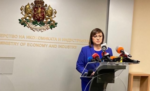 Нинова: Няма износ на оръжие от България за Украйна