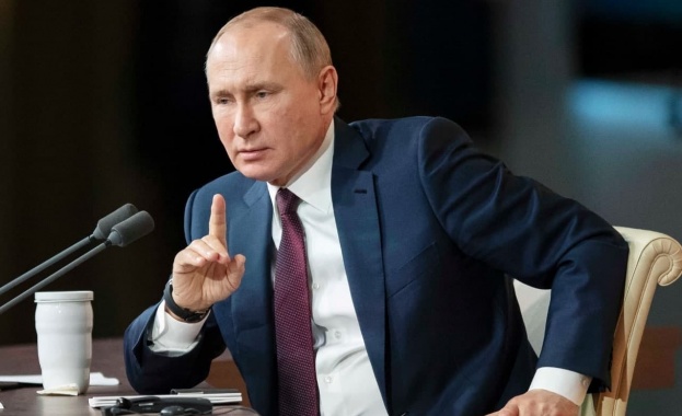 Руският президент Владимир Путин инструктира въоръжените сили на Руската федерация