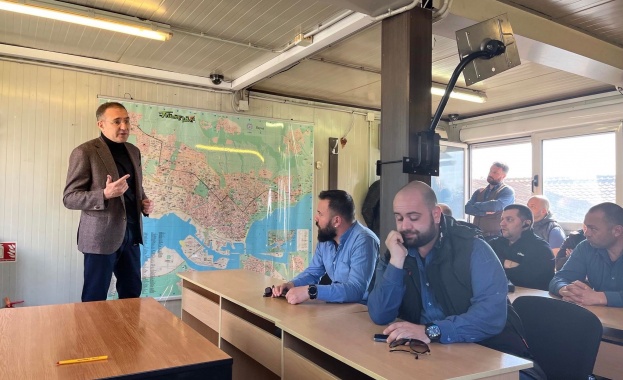 Държавата ще осигури по 500 от 800 те лева които таксиметровите