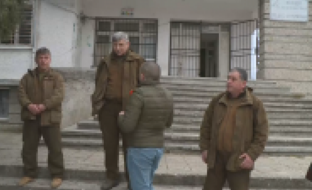В Община Струмяни служителите на горското стопанство са в протестна