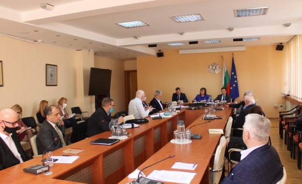 В оперативен порядък да се актуализират всички 10 отраслови съвета