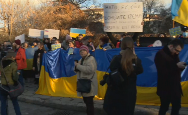 Протест пред Руското посолство в София този следобед.
На протеста няма