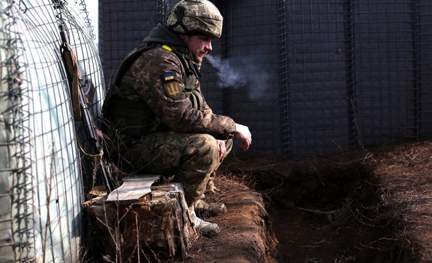 Снимка, Анатолий СТЕПАНОВ / AFP: Украински войник Министерството на отбраната