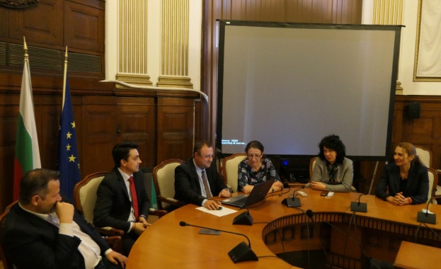 След като беше одобрен от Министерски съвет проектът на Стратегическия