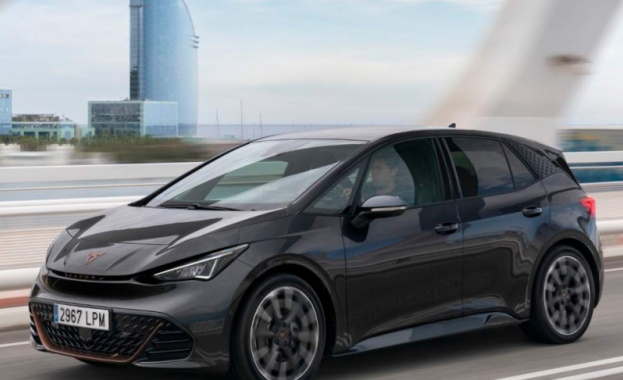 Born е чисто електрически модел от марката Cupra Вече може