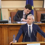 Костадинов: Война има. Всички я виждаме и чуваме, но слава Богу, не я изпитваме на гърба си засега