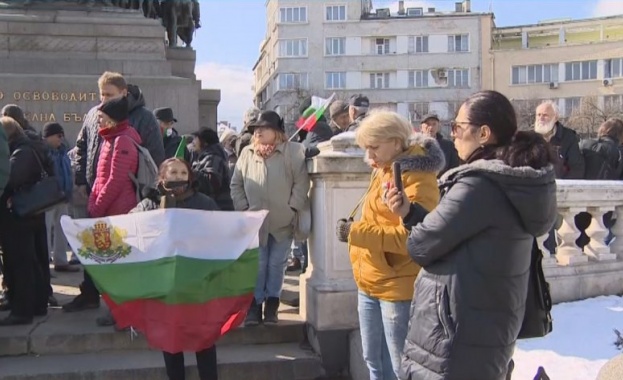 Пред сградата на Народната събрание се провежда втори протест срещу