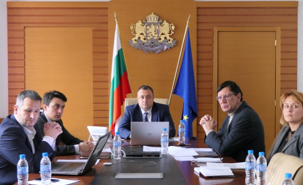 Вицепремиерът и министър на финансите Асен Василев и министърът на