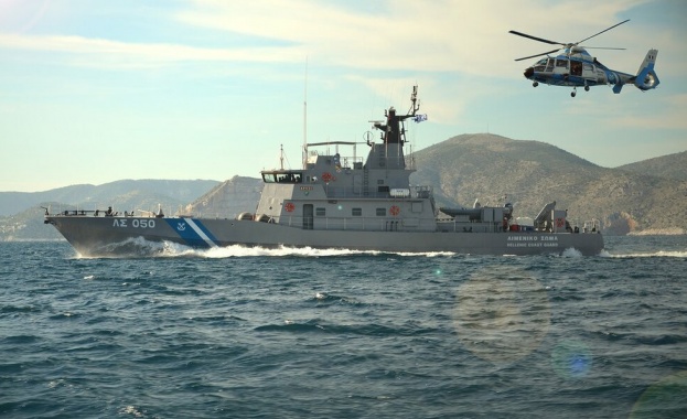 Поне шестима мигранти са загинали след като лодката им е