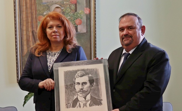 Днес празнуват сърцатите и отдадени хора които пазят живи българските