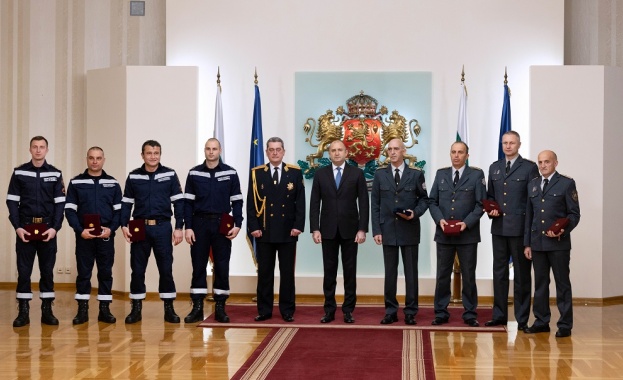 На церемония в Гербовата зала президентът Румен Радев удостои с