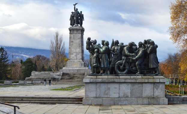 Внесоха предложение паметника на Съветската армия в Княжеската градина в