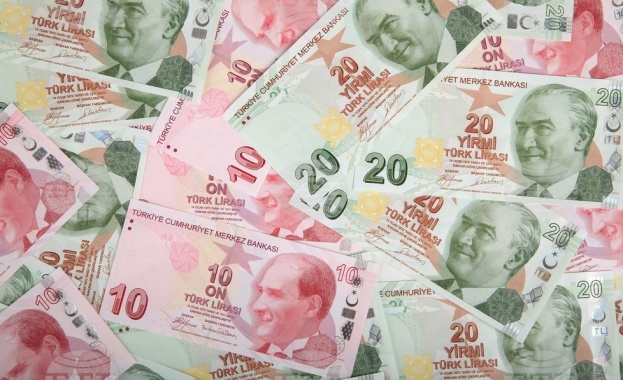 Турската лира отбеляза рекорден спад спрямо долара заради преизбирането на